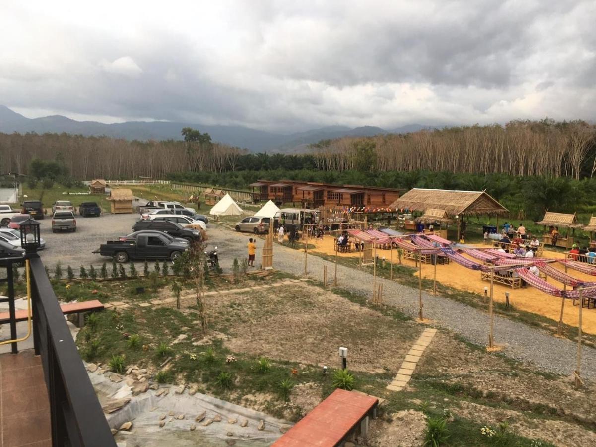 ไร่นาบัวหลวง คาเฟ่ & ฟาร์มสเตย์ Raina Bualuang Cafe & Farm Stay Ban Na No Exterior foto