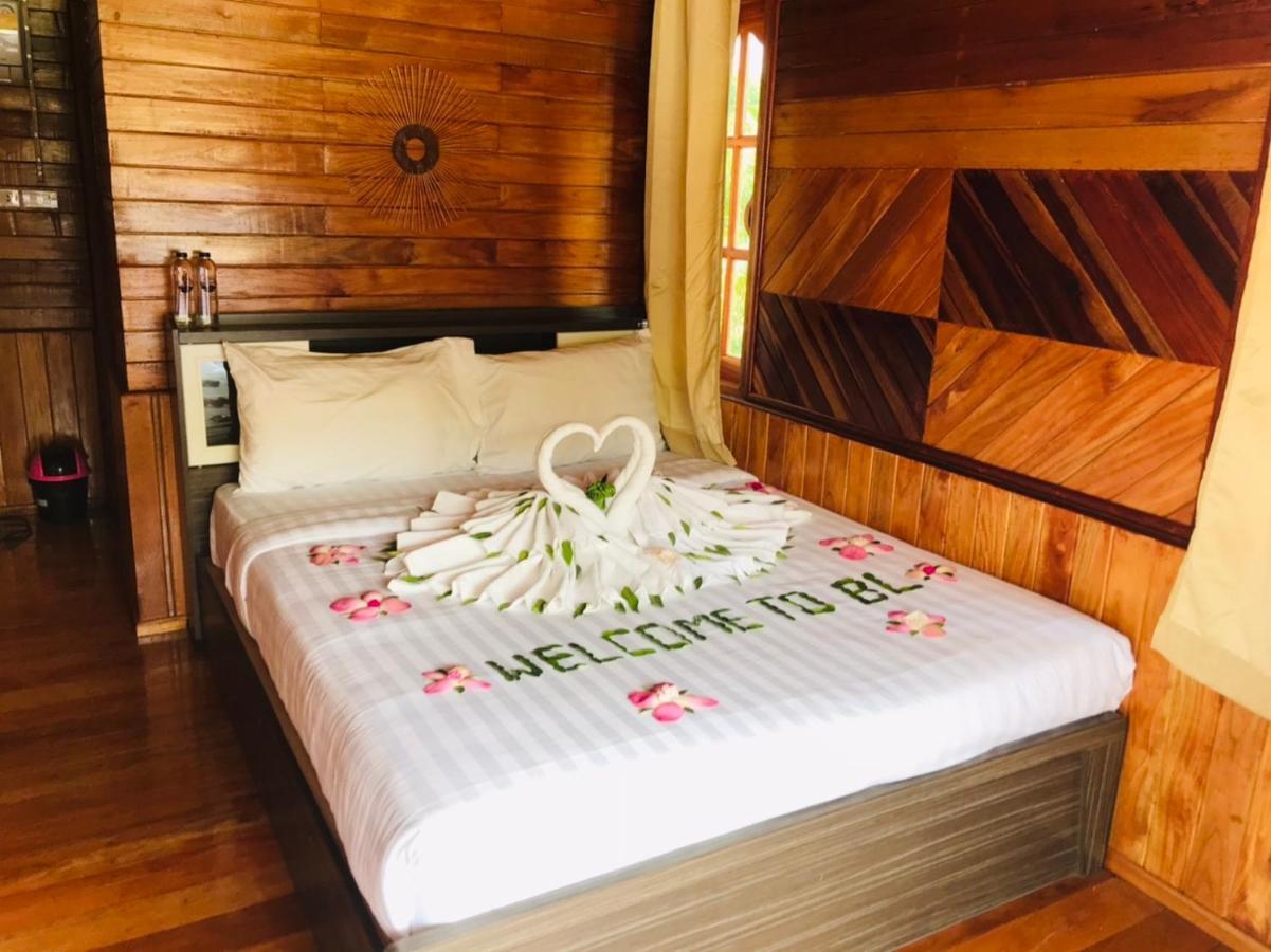 ไร่นาบัวหลวง คาเฟ่ & ฟาร์มสเตย์ Raina Bualuang Cafe & Farm Stay Ban Na No Exterior foto