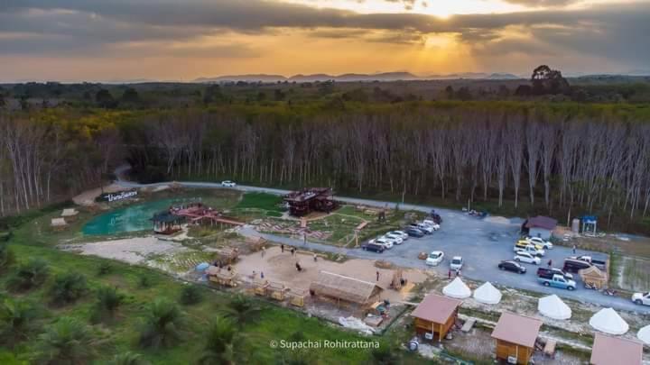 ไร่นาบัวหลวง คาเฟ่ & ฟาร์มสเตย์ Raina Bualuang Cafe & Farm Stay Ban Na No Exterior foto