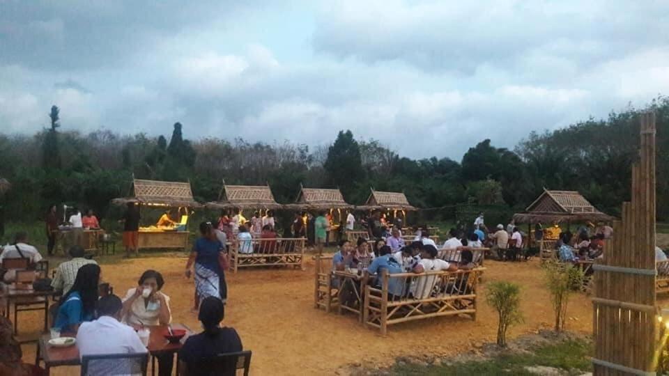 ไร่นาบัวหลวง คาเฟ่ & ฟาร์มสเตย์ Raina Bualuang Cafe & Farm Stay Ban Na No Exterior foto