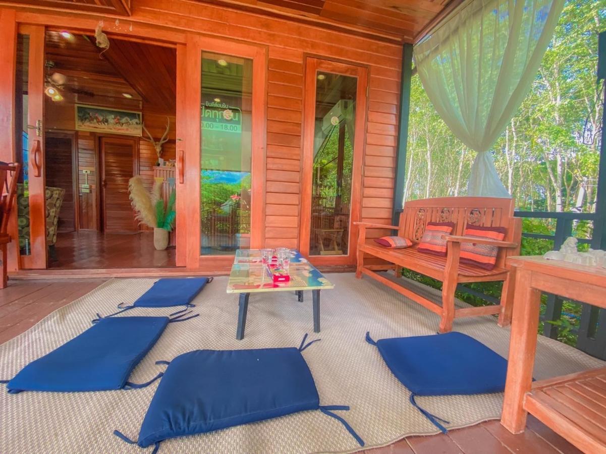 ไร่นาบัวหลวง คาเฟ่ & ฟาร์มสเตย์ Raina Bualuang Cafe & Farm Stay Ban Na No Exterior foto
