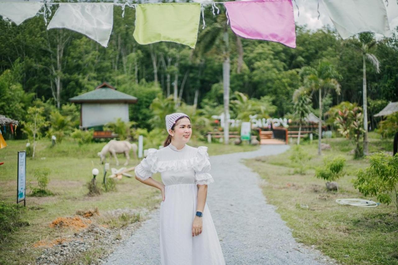 ไร่นาบัวหลวง คาเฟ่ & ฟาร์มสเตย์ Raina Bualuang Cafe & Farm Stay Ban Na No Exterior foto